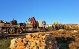 La police des frontières évacue et démolit l'avant-poste illégal de Sde Yonatan en Cisjordanie, le 26 décembre 2023. (Autorisation)