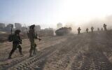 Des soldats israéliens dans la bande de Gaza, en pleine guerre contre le Hamas, sur une photo diffusée le 16 décembre 2023. (Crédit : Armée israélienne)