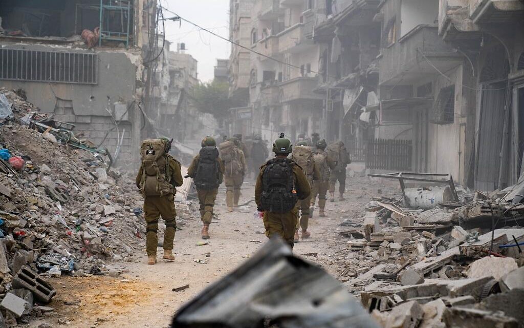 Les forces israéliennes opèrent à Gaza. Photo publiée par l'armée israélienne le 26 décembre 2023. (Crédit : armée israélienne)