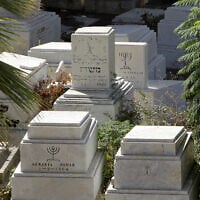 Une vue générale du cimetière juif dans le quartier de Sodeco de la capitale libanaise Beyrouth, le 24 août 2010. (Crédit : Joseph Eïd/AFP)