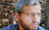 Mohammed Deif, le commandant de la branche armée du groupe terroriste du Hamas, sur une photo diffusée par la Douzième chaîne le 27 décembre 2023. (Crédit : Capture d'écran Douzième chaîne ; utilisée conformément à l'article 27a de la loi sur le droit d'auteur)