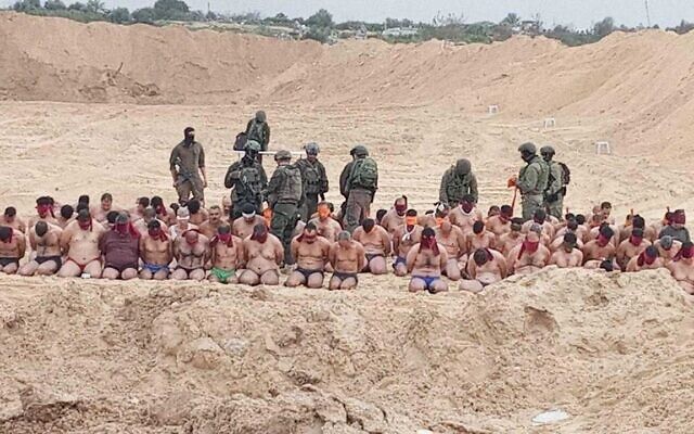 Des terroristes palestiniens présumés, en sous-vêtements, se rendant aux soldats israéliens dans la région de Jabaliya, le 7 décembre 2023. (Crédit : Capture d'écran ; utilisée conformément à la clause 27a de la loi sur le droit d'auteur) Des terroristes palestiniens présumés, en sous-vêtements, se rendant aux soldats israéliens dans la région de Jabaliya, le 7 décembre 2023. (Crédit : Capture d'écran ; utilisée conformément à la clause 27a de la loi sur le droit d'auteur)