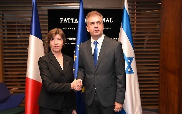 Le ministre des Affaires étrangères Eli Cohen (à droite) rencontre la ministre française des Affaires étrangères Catherine Colonna, en visite, le 17 décembre 2023. (Crédit : Shlomi Amsalem/Ministère des Affaires étrangères) Le ministre des Affaires étrangères Eli Cohen (à droite) rencontre la ministre française des Affaires étrangères Catherine Colonna, en visite, le 17 décembre 2023. (Crédit : Shlomi Amsalem/Ministère des Affaires étrangères)