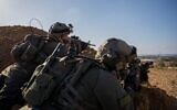 Des soldats israéliens dans la bande de Gaza, sur une photo diffusée le 8 décembre 2023. (Crédit : Armée israélienne)