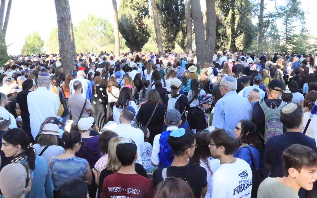 Les funérailles de Rose Ida Lubin au cimetière militaire du mont Herzl, à Jérusalem, le 9 novembre 2023. (Crédit : Shmuel Bar-Am)