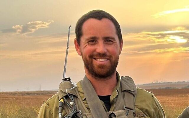 Le sergent-chef (res.) Tzvika Lavi, 30 ans, du 699e bataillon de la 551e brigade, originaire d'Eli, est décédé des suites des blessures subies lors des combats à Gaza en novembre le 11 décembre 2023. (Crédit : armée israélienne) Le sergent-chef (res.) Tzvika Lavi, 30 ans, du 699e bataillon de la 551e brigade, originaire d'Eli, est décédé des suites des blessures subies lors des combats à Gaza en novembre le 11 décembre 2023. (Crédit : armée israélienne)