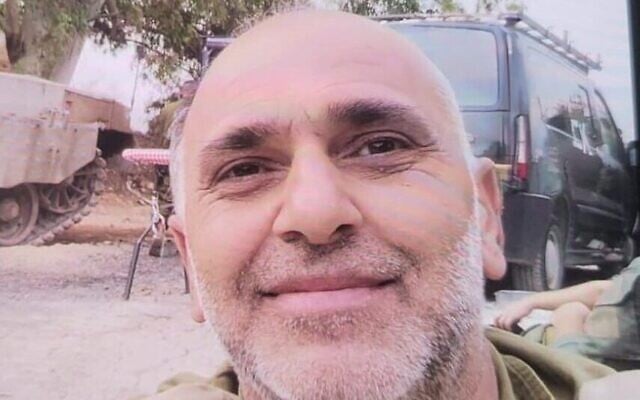 L'adjudant (réserviste) Yehezkel Azaria. (Crédit : Armée israélienne) L'adjudant (réserviste) Yehezkel Azaria. (Crédit : Armée israélienne)