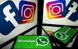 Illustration : Les logos des réseaux sociaux américains Facebook, Instagram et de la messagerie WhatsApp sur les écrans d'in téléphone et d'une tablette, en octobre 2020. (Crédit : Lionel Bonaventure/AFP)
