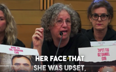 Aviva Siegel livré un témoignage poignant, lors d'une réunion de la Knesset, à Jérusalem, le 9 janvier 2024 (Crédit : Capture d’écran/X)