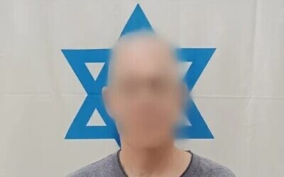 Un enseignant soupçonné d'avoir publié des messages en ligne soutenant le terrorisme et justifiant les massacres du 7 octobre perpétrés par le Hamas. (Crédit : Police israélienne)