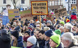 Des milliers de personnes rassemblés pour manifester contre l'extrémisme de droite, à Cottbus, en Allemagne, le 21 janvier 2024. (Crédit : Frank Hammerschmidt/dpa via AP)