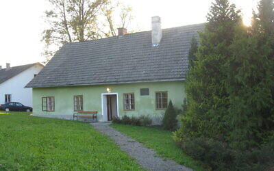 Vue extérieure du musée, dans le lieu de naissance du chancelier chrétien-social Engelbert Dollfuss à Texingtal , en Autriche. (Domaine public)