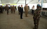 Le chef de l'armée libanaise, Joseph Aoun (C-R), et le ministre français des Armées, Sébastien Lecornu (C), visite la base du contingent français de la Force intérimaire des Nations Unies au Liban (FINUL) dans le village méridional libanais de Deir Kifa, le 1er janvier 2024. (Crédit : Armée libanaise via Twitter / AFP)