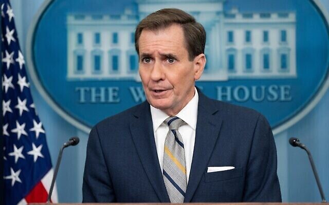 Le porte-parole du Conseil de sécurité nationale John Kirby pendant son point-presse quotidien à la Maison Blanche, à Washington, le 11 janvier 2024. (Crédit : Saul Loeb/AFP)