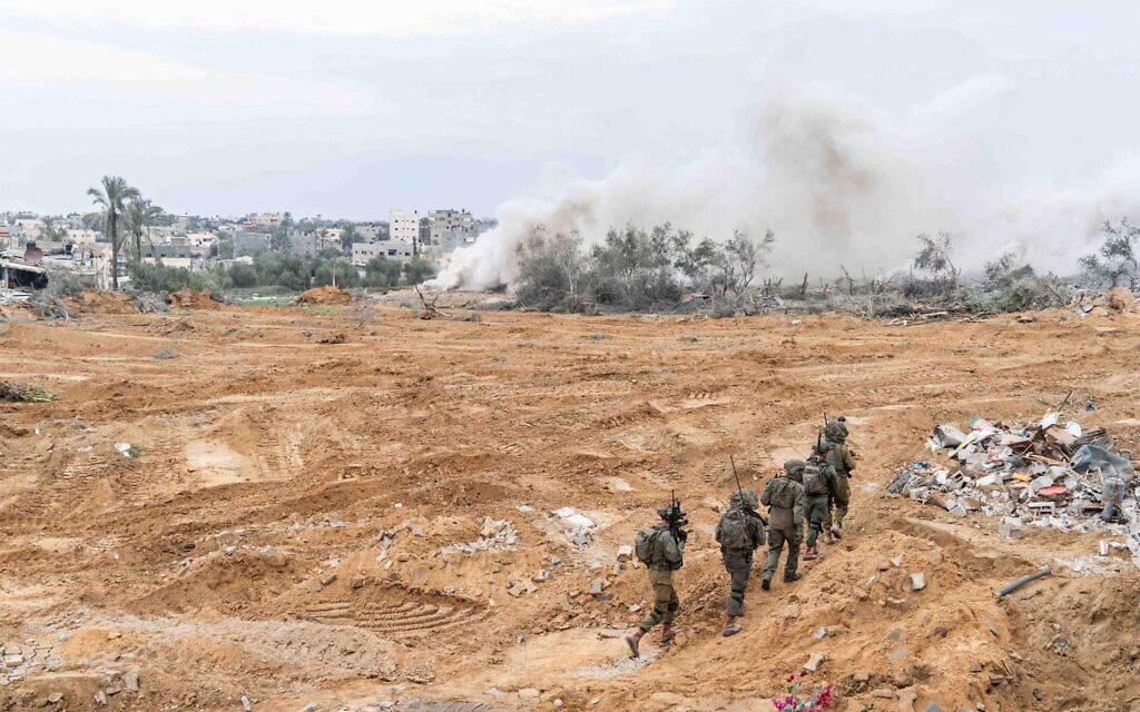 Les forces de Tsahal opèrent dans la bande de Gaza, sur une photo publiée le 1er janvier 2024. (Crédit : Armée israélienne)