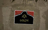 Le logo du collectif antiraciste juif de gauche "Golem" collé sur un mur du centre de Paris, le 21 janvier 2024. (Crédit : Antoine Boyer/AFP)