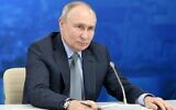 Le président russe Vladimir Poutine rencontrant des étudiants qui participent à l'action militaire russe en Ukraine et des volontaires lors d'une visite à l'Université technique maritime d'État de Saint-Pétersbourg, à Saint-Pétersbourg, le 26 janvier 2024. (Crédit : Alexey Danichev/POOL/Sputnik/AFP)