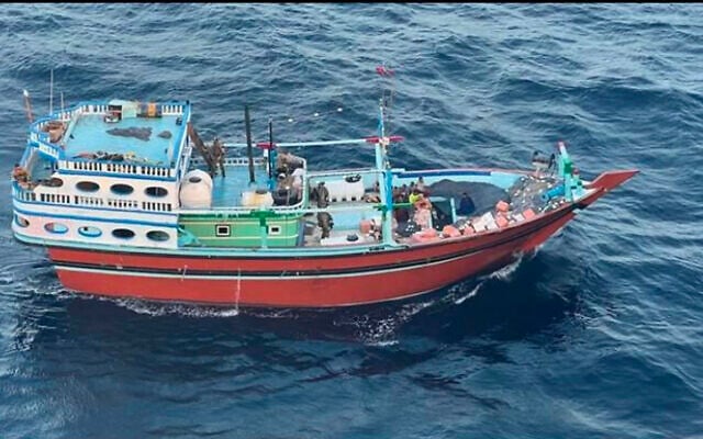 Cette photo non datée publiée par le Commandement central de l'armée américaine montre le navire qui transportait des composants de missiles iraniens destinés aux Houthis du Yémen en mer d'Arabie. (Crédit : U.S. Central Command via AP) Cette photo non datée publiée par le Commandement central de l'armée américaine montre le navire qui transportait des composants de missiles iraniens destinés aux Houthis du Yémen en mer d'Arabie. (Crédit : U.S. Central Command via AP)