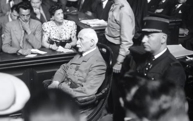 Le maréchal Pétain, lors de son procès à Paris. en juillet 1945. (Crédit : AFP)
