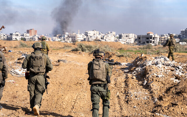 Les troupes de l'armée israélienne opérant à Gaza, sur une image publiée le 8 janvier 2024. (Crédit : Armée israélienne)
