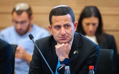 Le député HaTzionout HaDatit Ohad Tal assistant à une réunion de commission, à la Knesset, le 6 décembre 2022. (Crédit : Olivier Fitoussi/Flash90)