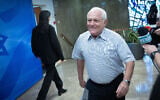 Le ministre du Tourisme Haïm Katz arrivant à une réunion du cabinet, au bureau du Premier ministre, à Jérusalem, le 10 décembre 2023. (Crédit : Yonatan Sindel/Flash90)