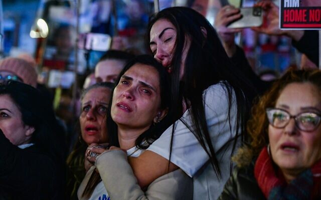 Lors du rassemblement de 24 heures appelant à la libération des Israéliens retenus en otage par les terroristes du Hamas à Gaza, le 13 janvier 2024. (Crédit : Avshalom Sassoni/Flash 90) Lors du rassemblement de 24 heures appelant à la libération des Israéliens retenus en otage par les terroristes du Hamas à Gaza, le 13 janvier 2024. (Crédit : Avshalom Sassoni/Flash 90)