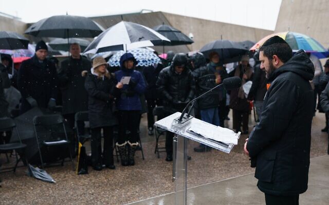 Cérémonie au Monument national de l’Holocauste, à Ottawa, le 26 janvier 2024. (Crédit : Justin Trudeau / X) Cérémonie au Monument national de l’Holocauste, à Ottawa, le 26 janvier 2024. (Crédit : Justin Trudeau / X)