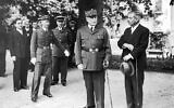 Le maréchal Philippe Petain et le Premier ministre Pierre Laval, au parc du pavillon Sévigné, à Vichy, en 1942. (Crédit : Keystone-France/Gamma-Keystone via Getty Images/Domaine public)