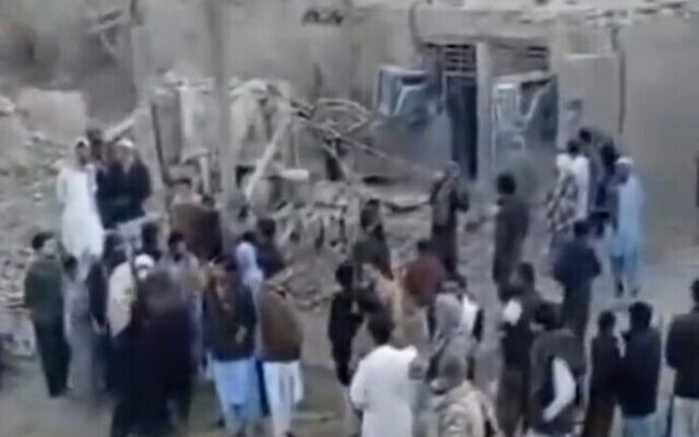 Capture d'écran d'une vidéo montrant, semble-t-il, les suites d'une frappe du Pakistan contre l'Iran, le 17 janvier 2024. (Capture d'écran : (X. Used in accordance with Clause 27a of the Copyright Law Capture d'écran d'une vidéo montrant, semble-t-il, les suites d'une frappe du Pakistan contre l'Iran, le 17 janvier 2024. (Capture d'écran : (X. Used in accordance with Clause 27a of the Copyright Law