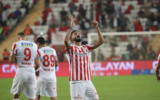 Une photo non datée du joueur de football israélien Sagiv Jehezkel jouant pour le club turc Antalyaspor.(Instagram)