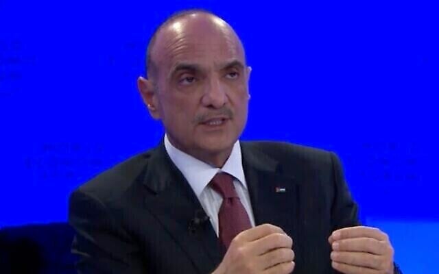 Le Premier ministre jordanien Bisher Khasawneh s'exprimelors du Forum économique mondial de Davos, le 16 janvier 2024. (Capture d'écran/WEF)