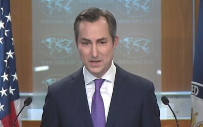 Le porte-parole du Département d'État américain, Matthew Miller, donnant une conférence de presse, à Washington le 18 janvier 2024. (Crédit : Capture d'écran YouTube)