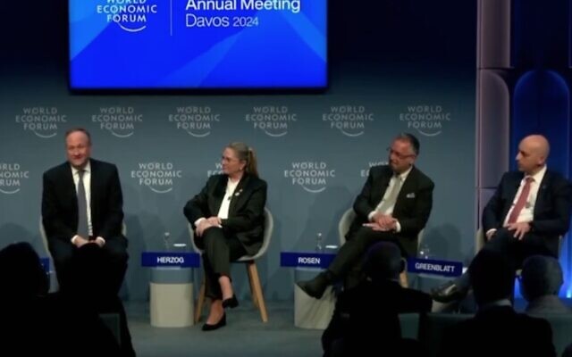 Le deuxième gentleman Doug Emhoff s'adressant à un groupe de discussion sur l'antisémitisme, au Forum économique mondial de Davos, en Suisse, le 17 janvier 2024. (Crédit : Capture d'écran WEF) Le deuxième gentleman Doug Emhoff s'adressant à un groupe de discussion sur l'antisémitisme, au Forum économique mondial de Davos, en Suisse, le 17 janvier 2024. (Crédit : Capture d'écran WEF)
