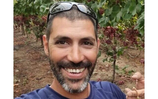 Tamir Adar, 38 ans, tué et enlevé par des terroristes du Hamas alors qu'il défendait son kibboutz Nir Oz, le 7 octobre 2023. (Crédit : Autorisation) Tamir Adar, 38 ans, tué et enlevé par des terroristes du Hamas alors qu'il défendait son kibboutz Nir Oz, le 7 octobre 2023. (Crédit : Autorisation)
