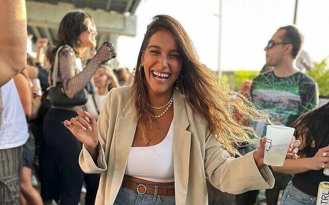 Hadar Hoshen, assassinée par des terroristes du Hamas lors du Festival Supernova, à proximité du kibboutz Reïm, le 7 octobre 2023. (Crédit : Autorisation) Hadar Hoshen, assassinée par des terroristes du Hamas lors du Festival Supernova, à proximité du kibboutz Reïm, le 7 octobre 2023. (Crédit : Autorisation)