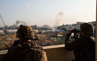 Les troupes de l’armée israélienne de la 5e Brigade de réserve opérant à Khuzaa, dans le sud de Gaza, sur une photo non datée publiée le 10 janvier 2024. (Crédit : Armée israélienne)