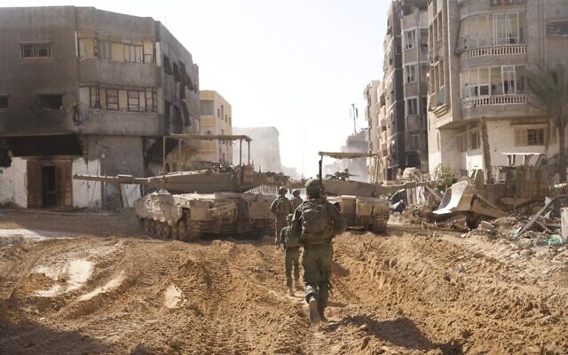Les soldats en opération dans la bande de Gaza, sur une photo non-datée publiée le 11 janvier 2024. (Crédit : Armée israélienne) Les soldats en opération dans la bande de Gaza, sur une photo non-datée publiée le 11 janvier 2024. (Crédit : Armée israélienne)
