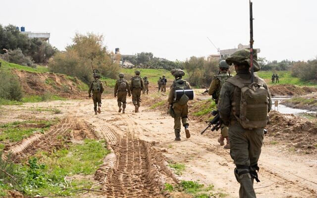 Des troupes de Tsahal en opération dans la bande de Gaza dans une image autorisée à la publication le 24 janvier 2024. (Crédit : Tsahal) Des troupes de Tsahal en opération dans la bande de Gaza dans une image autorisée à la publication le 24 janvier 2024. (Crédit : Tsahal)