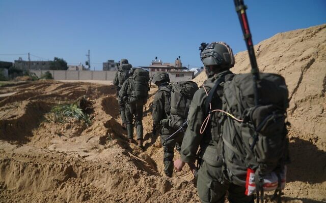 Des soldats israéliens intervenant dans la bande de Gaza, sur une photo non datée autorisée à la publication le 28 janvier 2024. (Crédit : Armée israélienne)