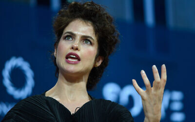 Neri Oxman, professeure associée d'arts et de sciences des médias au MIT, s'exprimant lors du sommet annuel 2017 de Concordia au Grand Hyatt de New York, le 18 septembre 2017. (Crédit : Riccardo Savi/Getty Images North America/Getty Images via AFP)