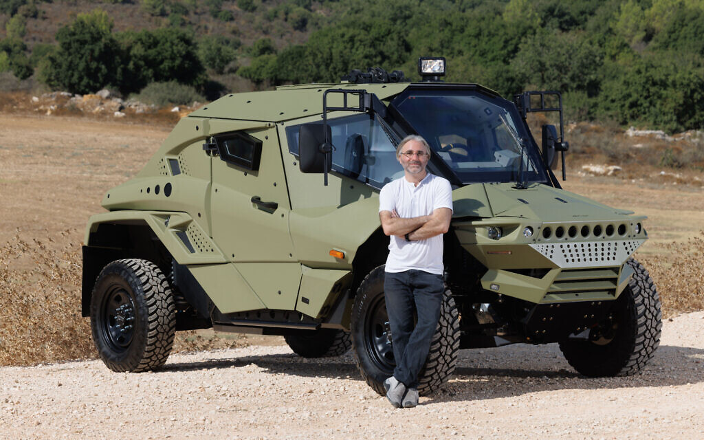 Le directeur du design de Plasan, Nir Kahn. (Crédit : Plasan)