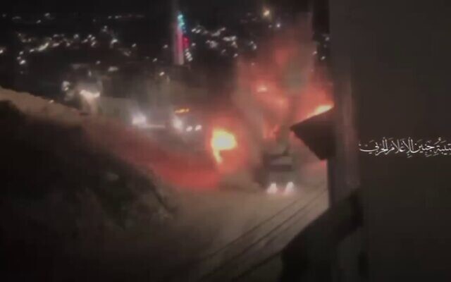 Image d'une vidéo montrant le moment où un véhicule de la police des frontières est touché par une bombe posée sur le bord de la route à Jénine, en Cisjordanie, le 7 janvier 2024. (Capture d'écran : Telegram)(Screenshot: Telegram) Image d'une vidéo montrant le moment où un véhicule de la police des frontières est touché par une bombe posée sur le bord de la route à Jénine, en Cisjordanie, le 7 janvier 2024. (Capture d'écran : Telegram)(Screenshot: Telegram)