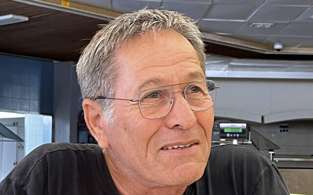 Yoram Bar-Sinaï, architecte de renom, assassiné en affrontant des terroristes palestiniens du Hamas au kibboutz Beeri,, le 7 octobre 2023. (Crédit : Autorisation) Yoram Bar-Sinaï, architecte de renom, assassiné en affrontant des terroristes palestiniens du Hamas au kibboutz Beeri,, le 7 octobre 2023. (Crédit : Autorisation)