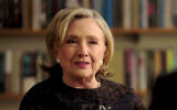 L'ancienne secrétaire d'État américaine Hillary Clinton s'adressant à MSNBC, le 7 février 2024. (Crédit : Capture d'écran vidéo ; utilisée conformément à l'article 27a de la loi sur le droit d'auteur)