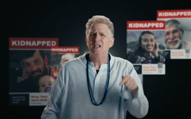 L'acteur Michael Rapaport apparaît dans une publicité diffusée le 8 février 2024 à l'occasion du Super Bowl, demandant au public de soutenir la libération des otages détenus par le Hamas. (Crédit : Capture d'écran/YouTube) L'acteur Michael Rapaport apparaît dans une publicité diffusée le 8 février 2024 à l'occasion du Super Bowl, demandant au public de soutenir la libération des otages détenus par le Hamas. (Crédit : Capture d'écran/YouTube)