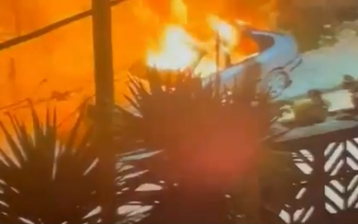 Le camion d'un habitant de Huwara incendié devant sa maison (Crédit : Capture d'écran ; utilisé conformément à la clause 27a de la loi sur les droits d'auteur)