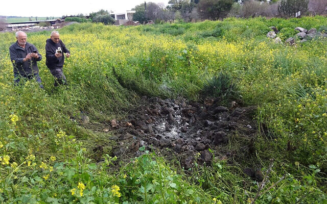 Un drone a frappé une zone ouverte près de la communauté d'Arbel en Basse Galilée, près du lac de Tibériade, le 19 février 2024 (Crédit : Utilisé conformément à la clause 27a de la loi sur le droit d'auteur) Un drone a frappé une zone ouverte près de la communauté d'Arbel en Basse Galilée, près du lac de Tibériade, le 19 février 2024 (Crédit : Utilisé conformément à la clause 27a de la loi sur le droit d'auteur)