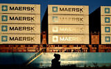 Des conteneurs de la société danoise de transport et de logistique Maersk à Copenhague, au Danemark, le 14 septembre 2023. (Crédit : Sergei Gapon/AFP)
