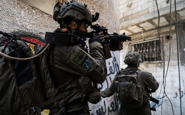 Des soldats de l’armée israélienne opérant à l'intérieur de la bande de Gaza, sur une photo non datée publiée le 9 février 2024. (Crédit : Armée israélienne)
